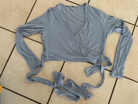 Hellblaues Bolero Wickeloberteil, Gr. L ideal für den Sommer