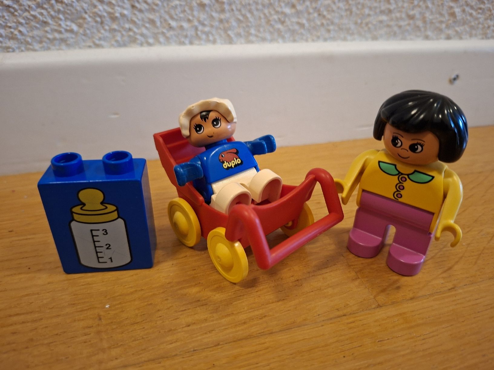 Lego Spielzeuge: LEGO Duplo Mutter mit Kind / Baby – Gebraucht aus Balterswil von Steineparadies