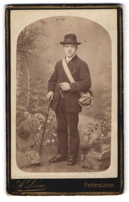 Fotografie & Manifesti: Fotografie A. Dose, Hadersleben, junger  – Usato da Berlin venduto da bartko-reher