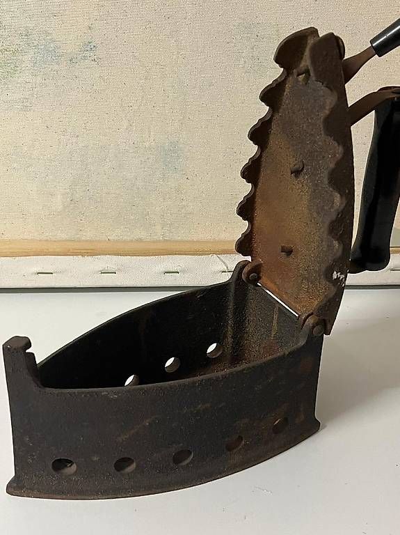 Ferri da stiro: Ferro da stiro a carbone con manico in legno – Usato da Viganello venduto da Schiri70 1