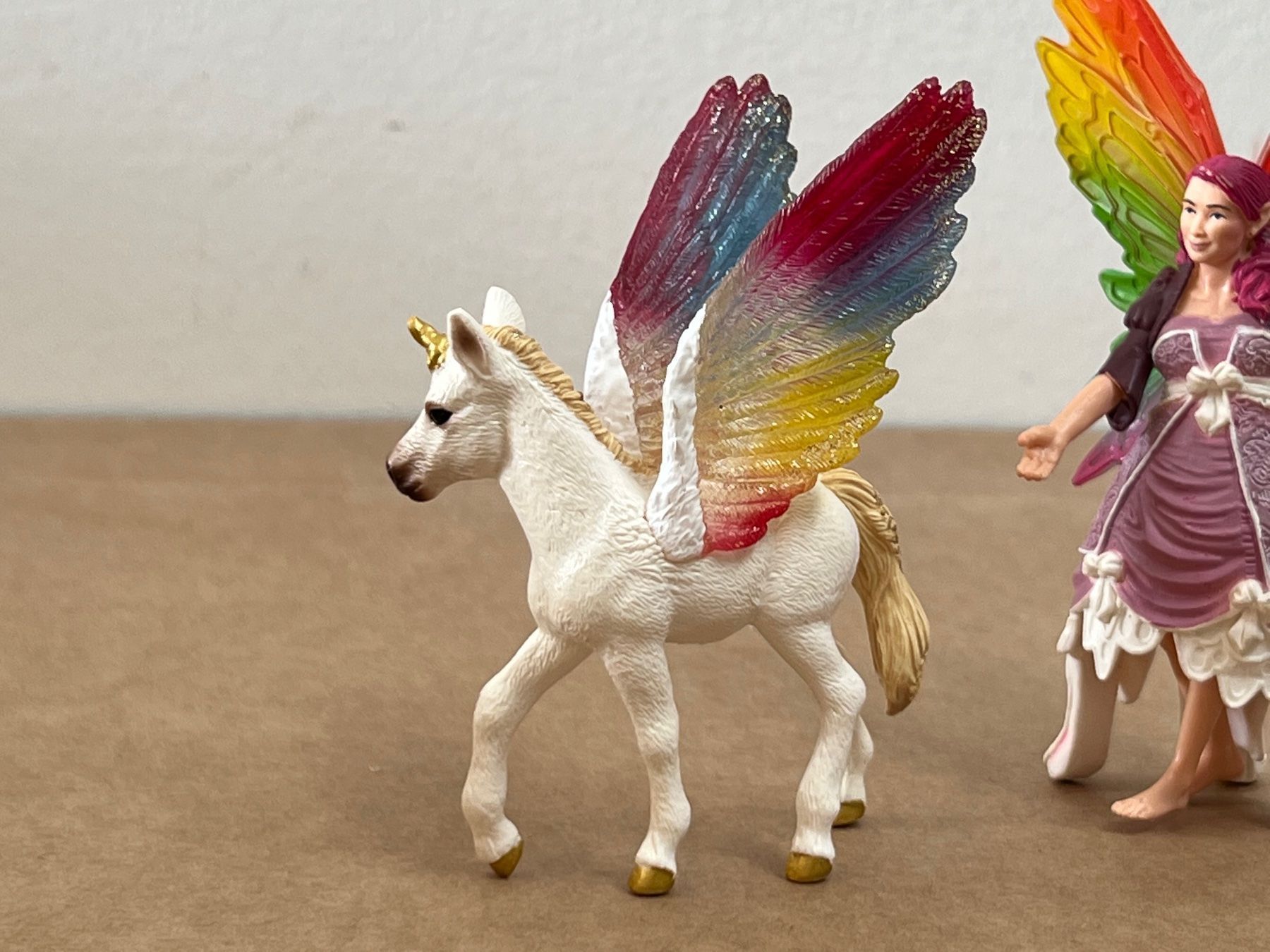 Schleich Statuette: Schleich Bayala Elfe Lis mit Regenbogen Einhorn – Usato da Ennetbaden venduto da mapa05 1