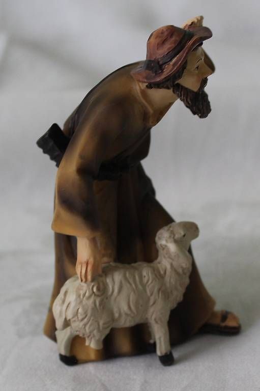 Figuren: Hirte stehend mit Schaf b – Gebraucht aus Moosseedorf von Tigerlily1 2
