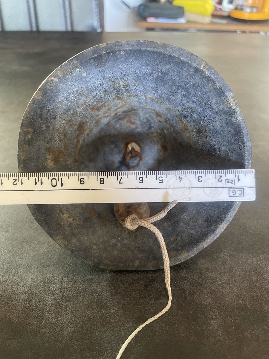 Cloches & sonnailles: Ancienne Cloche en Fonte – D'occasion à Vallamand par Bricbracbroc82 5