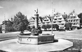 Gais (AR) Dorfplatz Brunnen und Häuser