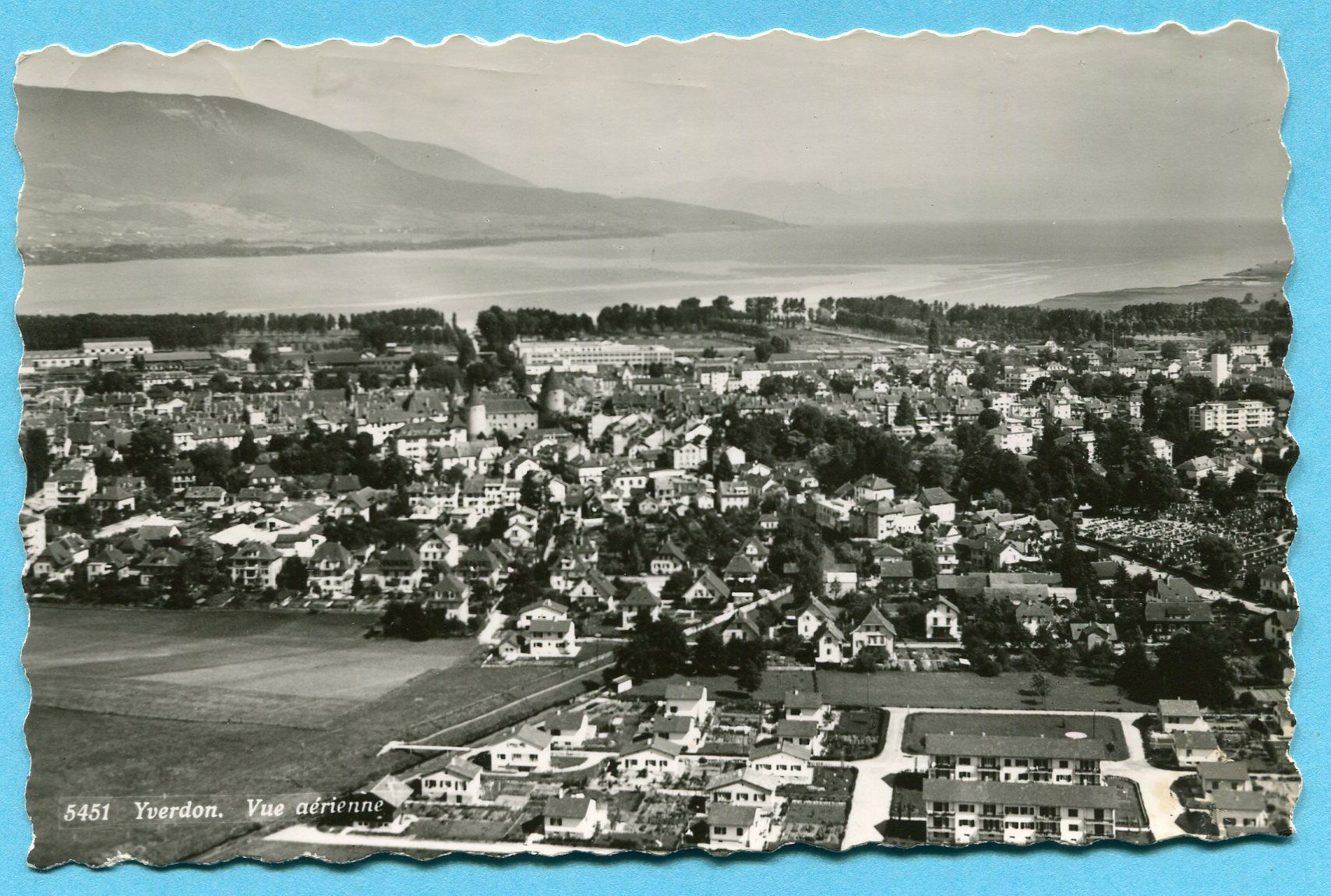 Cartoline postali: Yverdon 1952 - vue aérienne – Usato da Opfikon venduto da Prophila