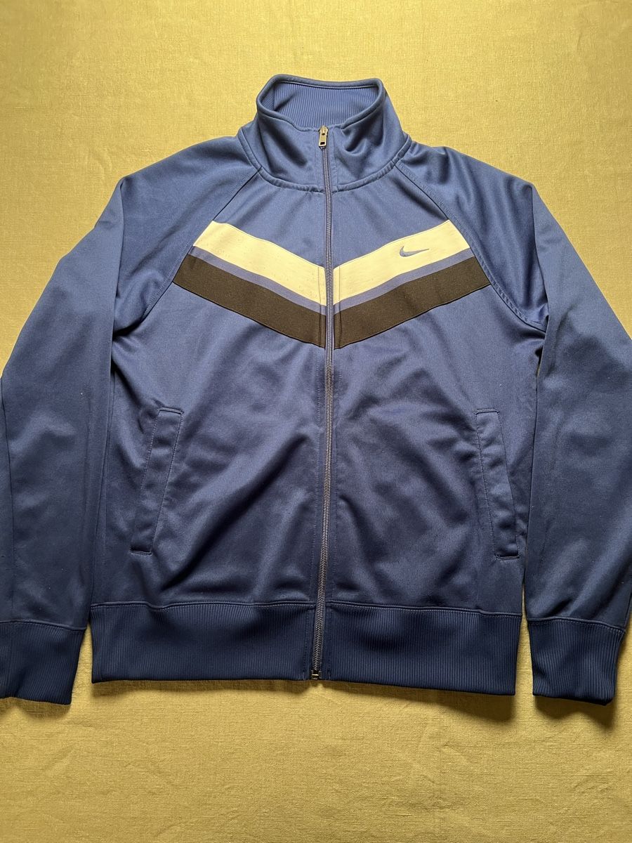 Nike Giacche: Nike Chevron Track Jacket Vintage Style Gr. M – Usato da Zürich venduto da zleoh