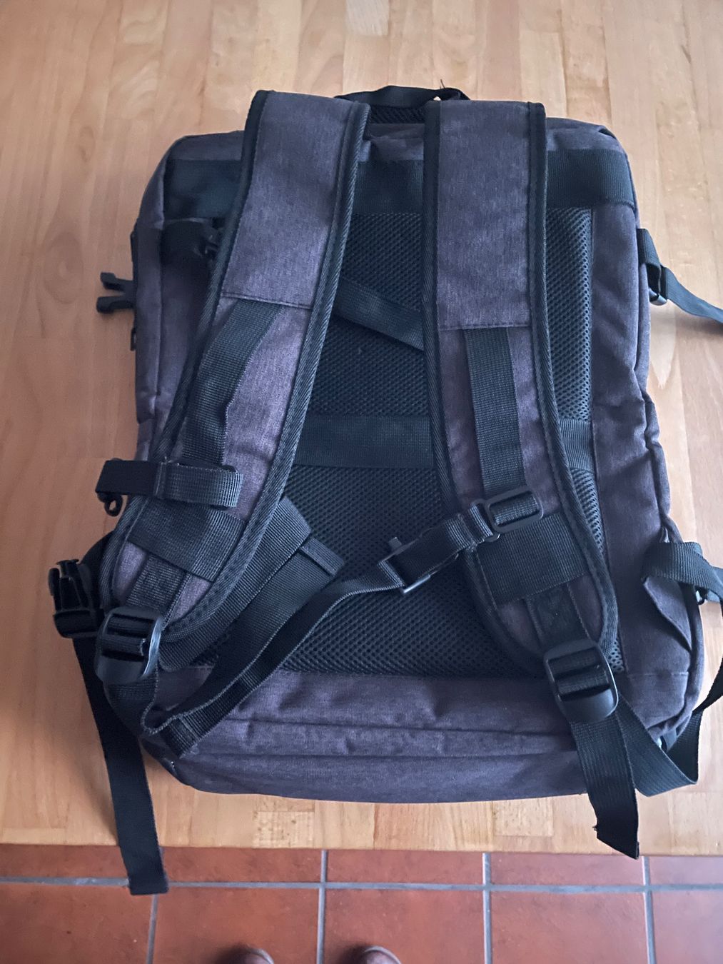Zaini: neuwertiger Flugzeugrucksack mit USB Anschluss – Nuovo e nell'imballaggio originale da Regensberg venduto da Qanussa 1