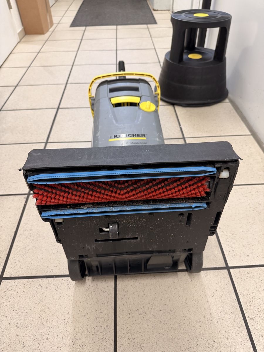 Kärcher Tutte le macchine: Kärcher Professional Scheuersaugmaschine BR 30/4 C – Difettoso da Tann venduto da 6hezzi 4