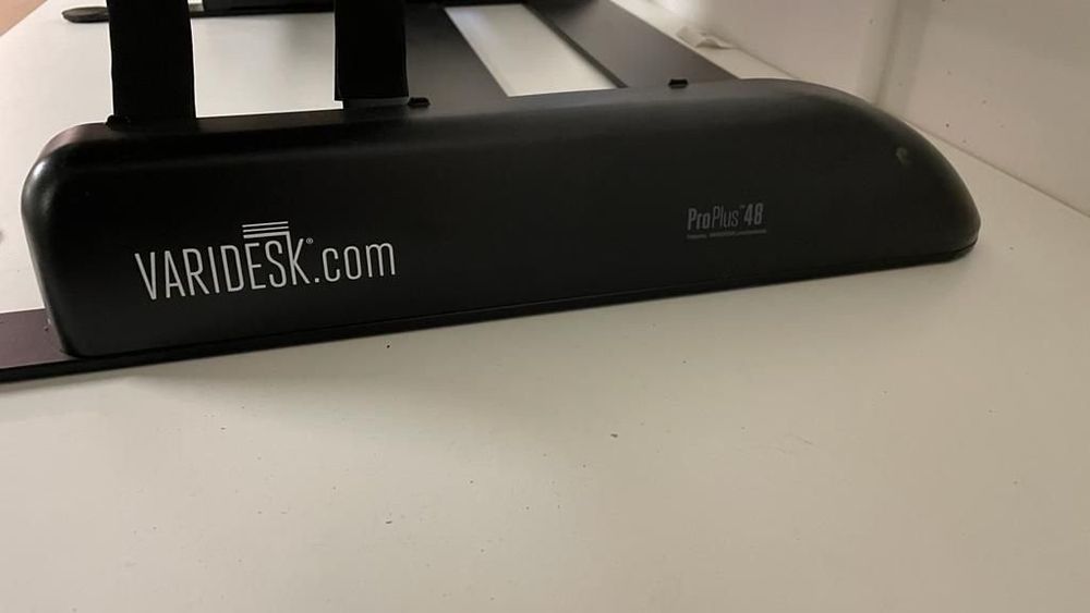Fixations: Büro Komputer Halter (NP $525) – D'occasion à Beinwil am See par nayelidalisay 3