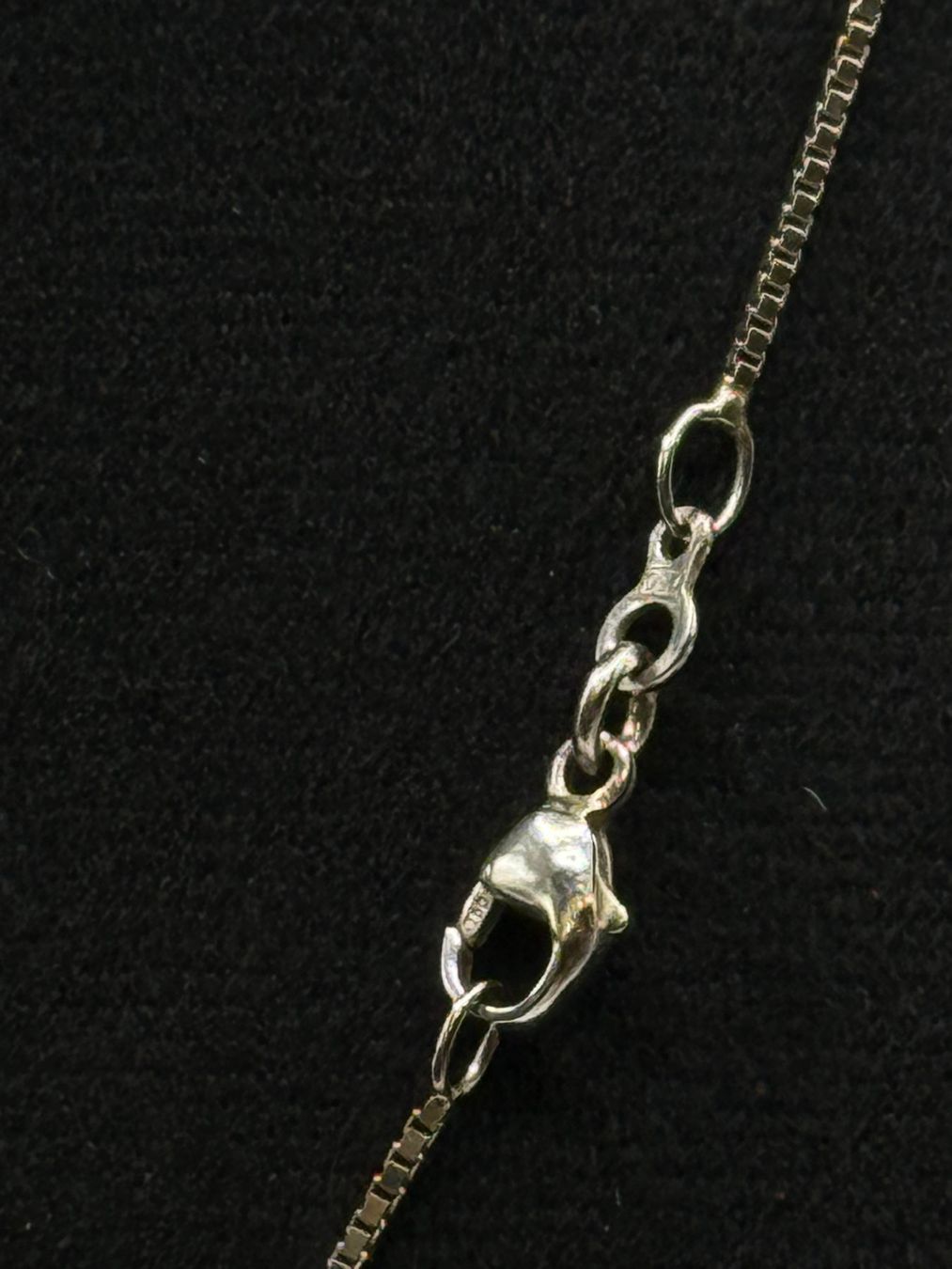 Ketten: Collier en or blanc avec pendentif rectangulaire diamants – Gebraucht aus Bottens von Evergold.ch 2