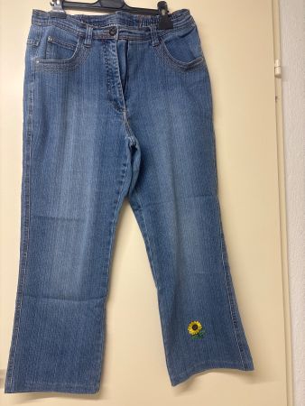 Damen Jeans mit Sonnenblumen Stickerei gebraucht blau