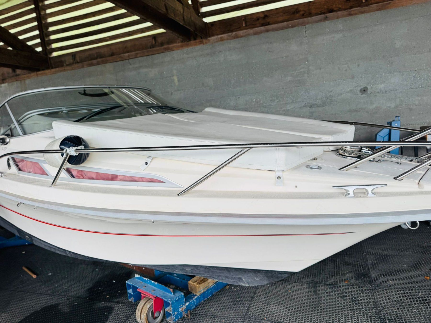 Draco Barche: DRACO 2500 CHRISTAL - HAFENPLATZ – Usato da Avenches venduto da BOOTTRANSPORTE