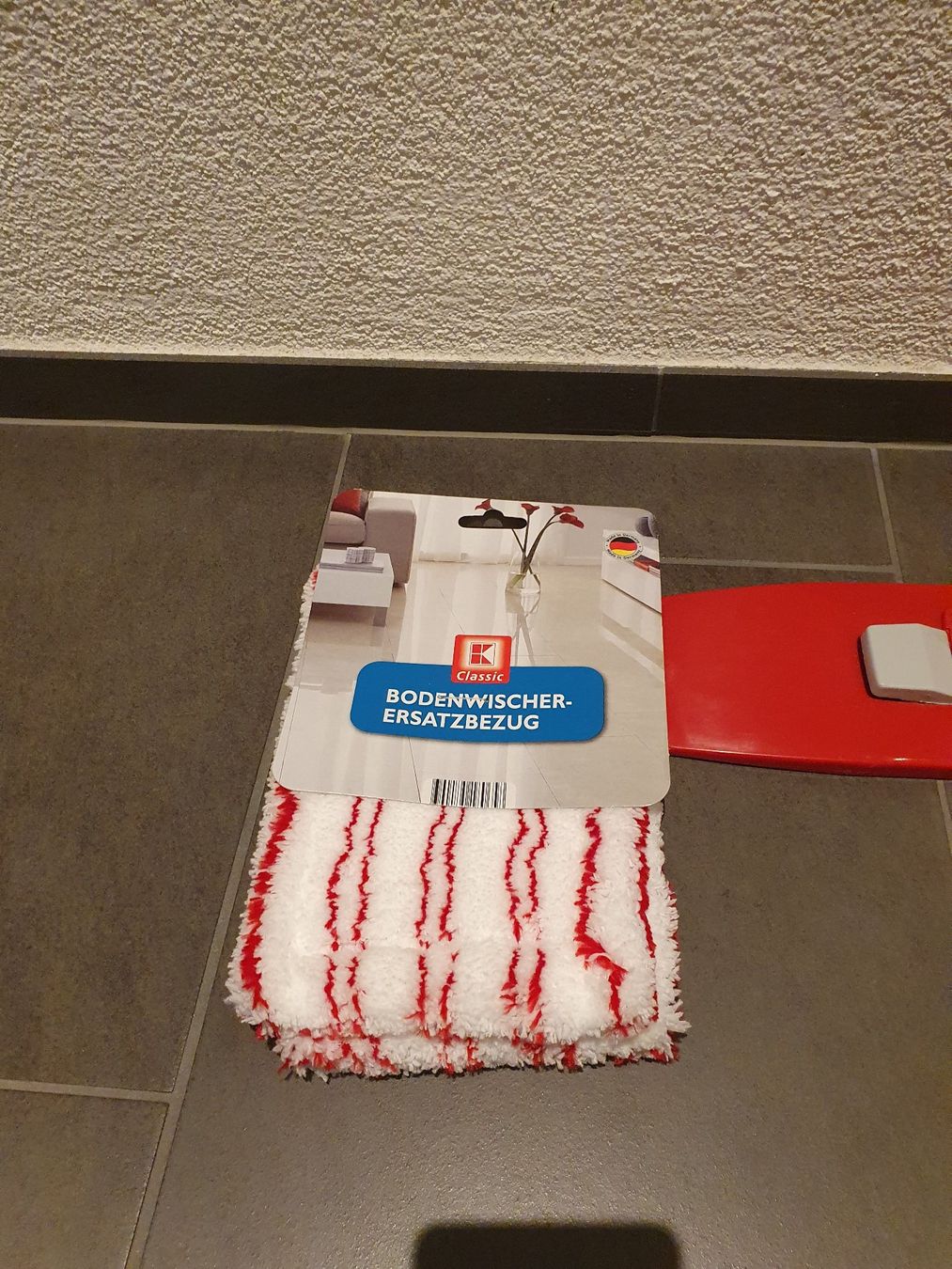 Altro in Apparecchi per la pulizia: Bodenwischer rot mit Ersatzbezug neu – Usato da Schübelbach venduto da flo_z6vh 1