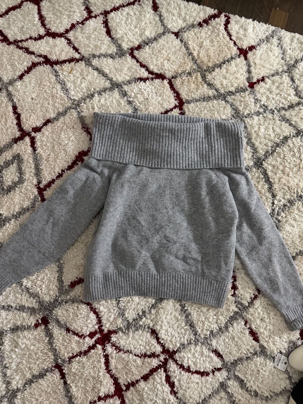 Pull&Bear Maglioni & Felpe: Pull & Bear Offshoulder Pullover grau, Grösse S, unbenutzt – Nuovo (secondo la descrizione) da Weiach venduto da nou_t2x8