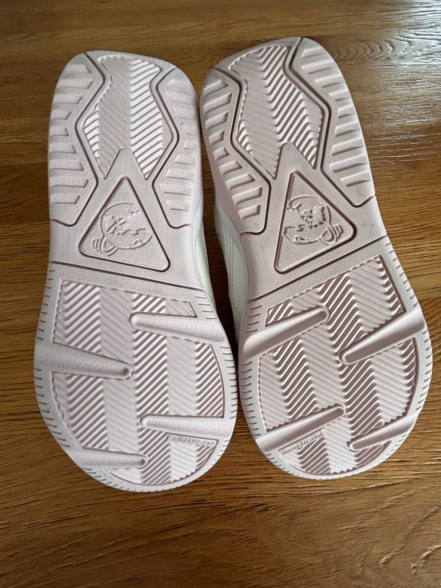 Decathlon Scarpe per ragazze: Baskets de gymnastique Décathlon 33 – Usato da Bellmund venduto da Celnog 2