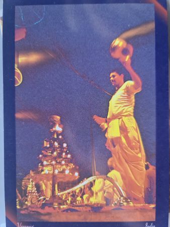 Alte Postkarte: Hindupriester am Ganges in Varanasi