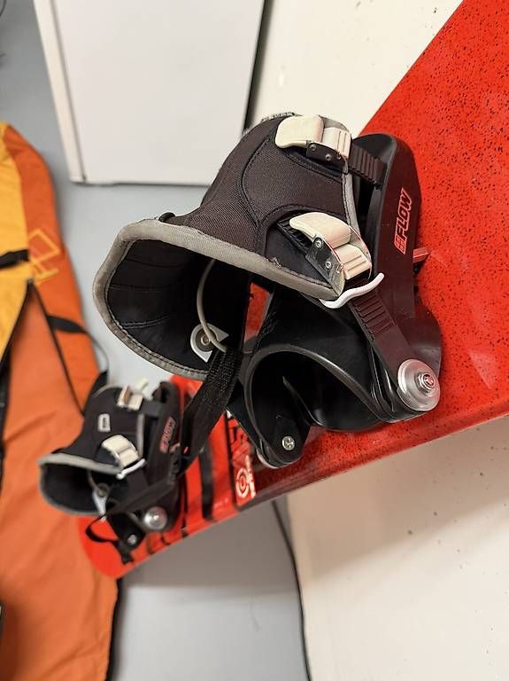 Boards: Snowboard und ein Helm dazu – Gebraucht aus Gränichen von dom.mor 1