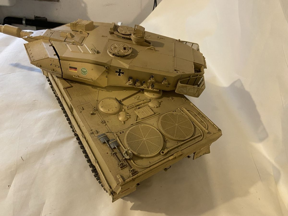 Tamiya Modellismo RC: RC Panzer Leopard 2A6 Tamiya – Usato da Zofingen venduto da melifedi 2