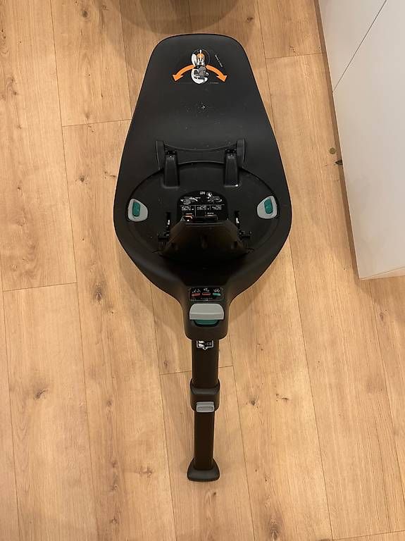 Seggiolini per auto: Cybex Babyschale und Base Cloud Z i-Size – Usato da Herrliberg venduto da sch_k2m9 2