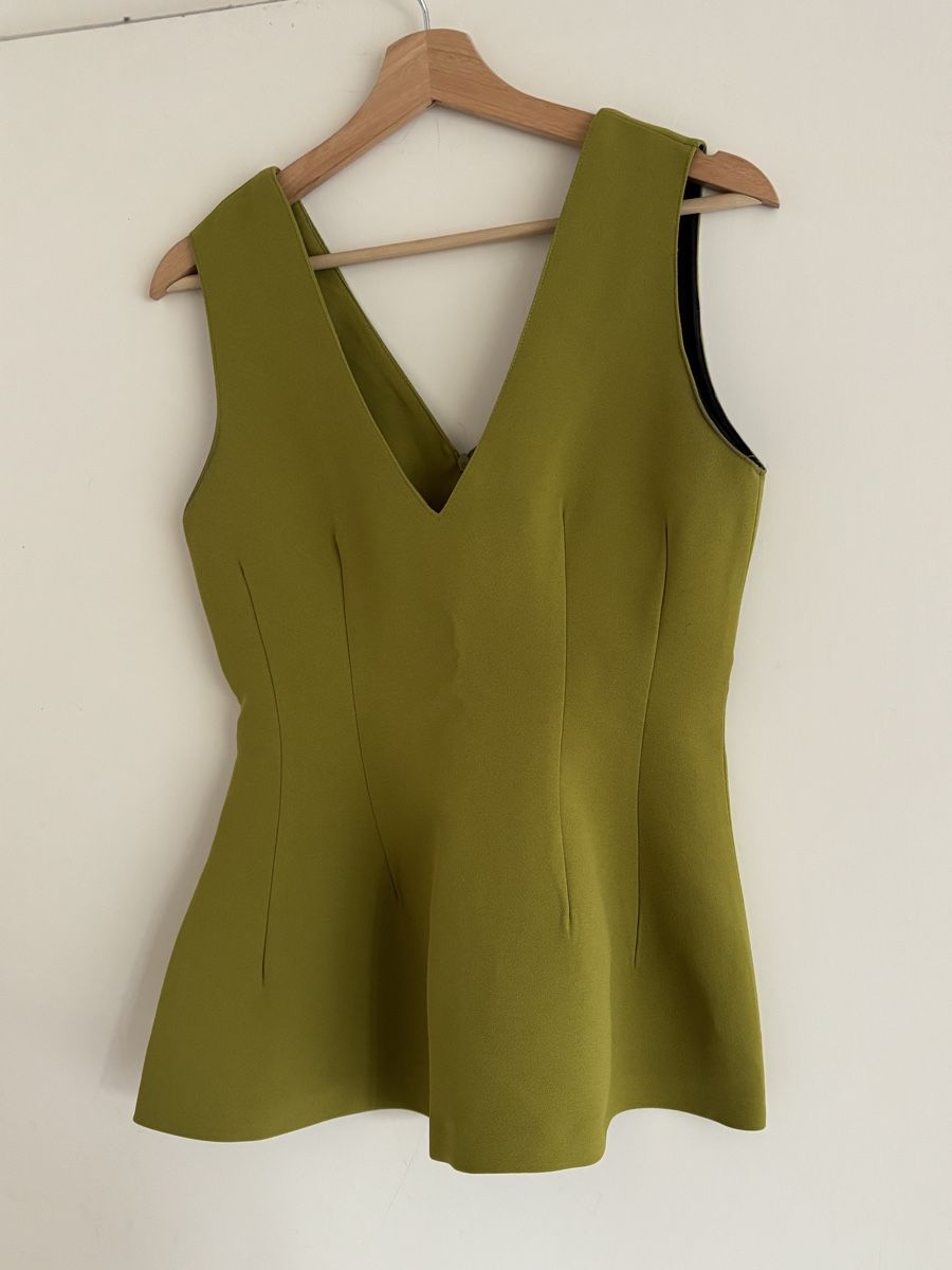 Zara Top: Olive Green V-Neck Top – Usato da Wallisellen venduto da eli_v7dn