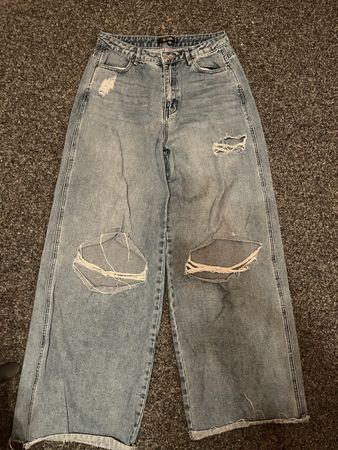 Weite Damen Jeans hellblau mit Rissen Grösse 38