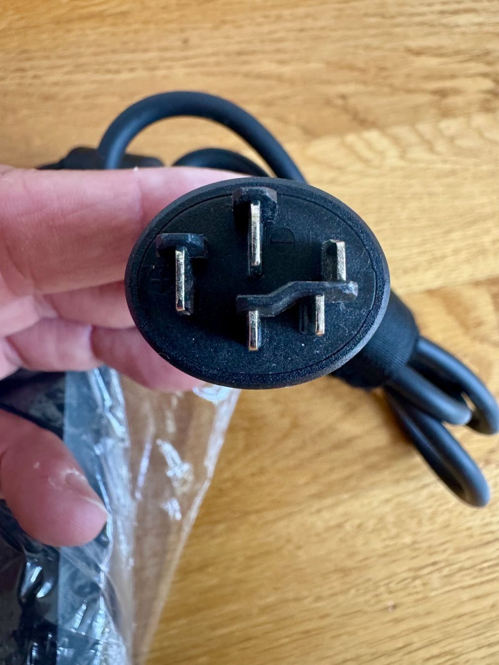 Bosch Caricabatterie: Bosch Fast Charger 6A BCS250 – Nuovo e nell'imballaggio originale da St-Sulpice VD venduto da Onemix 5