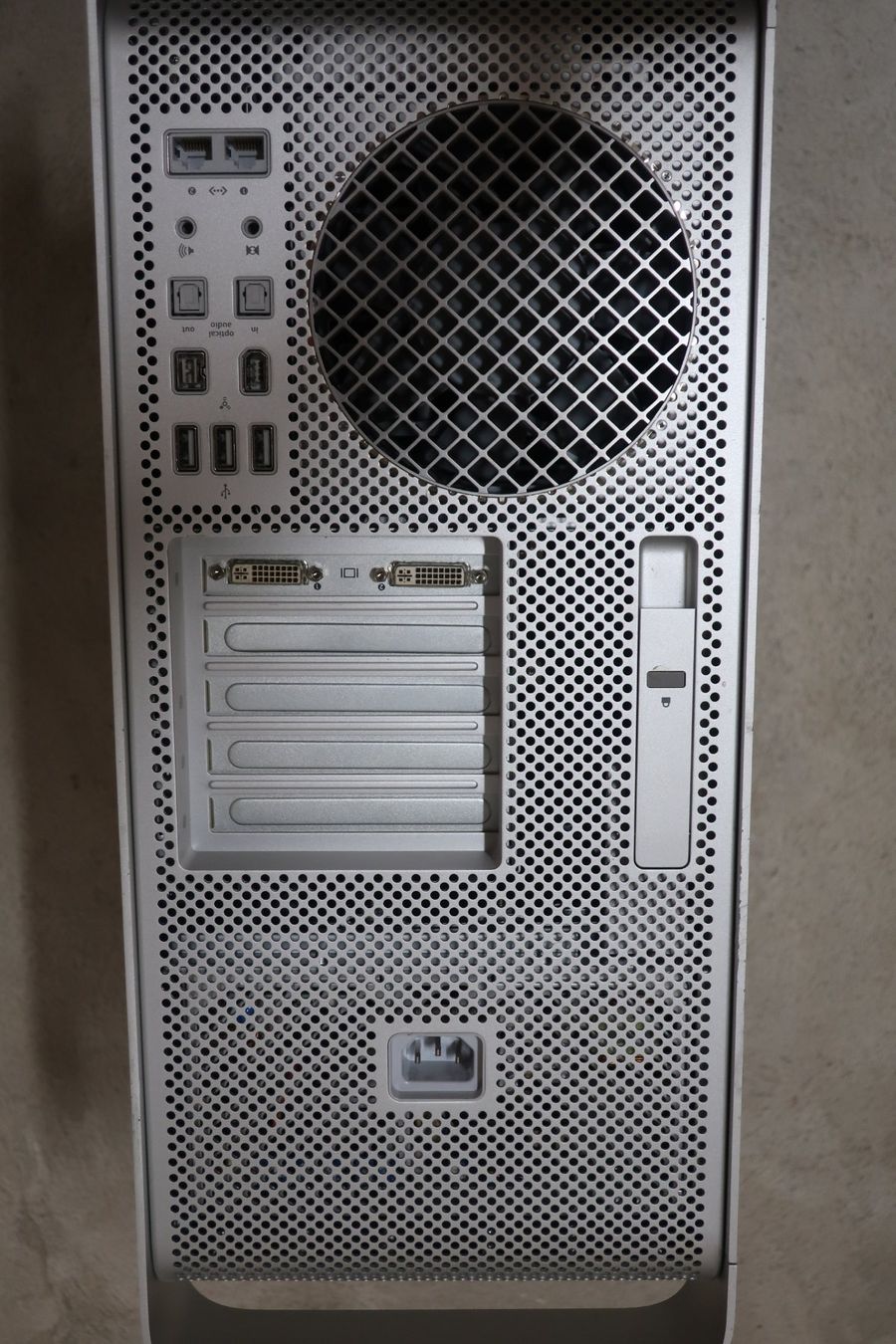 Apple PCs: 2008 Apple Mac Pro A1186 DEFEKT – Défectueux à Zürich par dnk_nrd8 4