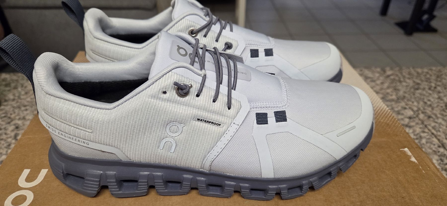 On Scarpe da uomo: On Cloud 6 Waterproof Neu – Nuovo (secondo la descrizione) da Zürich venduto da DinuC