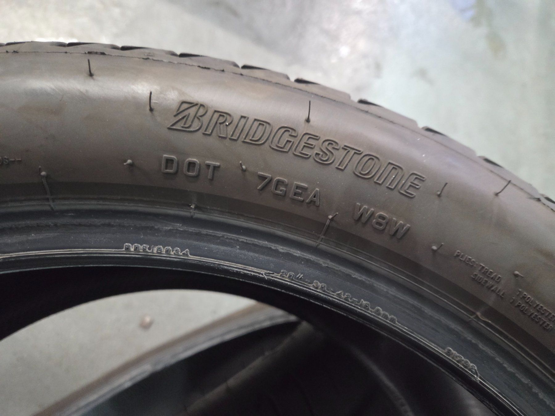 Pneumatici & Ruote complete: 275 / 40 R 20   106W  Bridgestone – Usato da Fischbach-Göslikon venduto da Emanuel.Bardhi 4