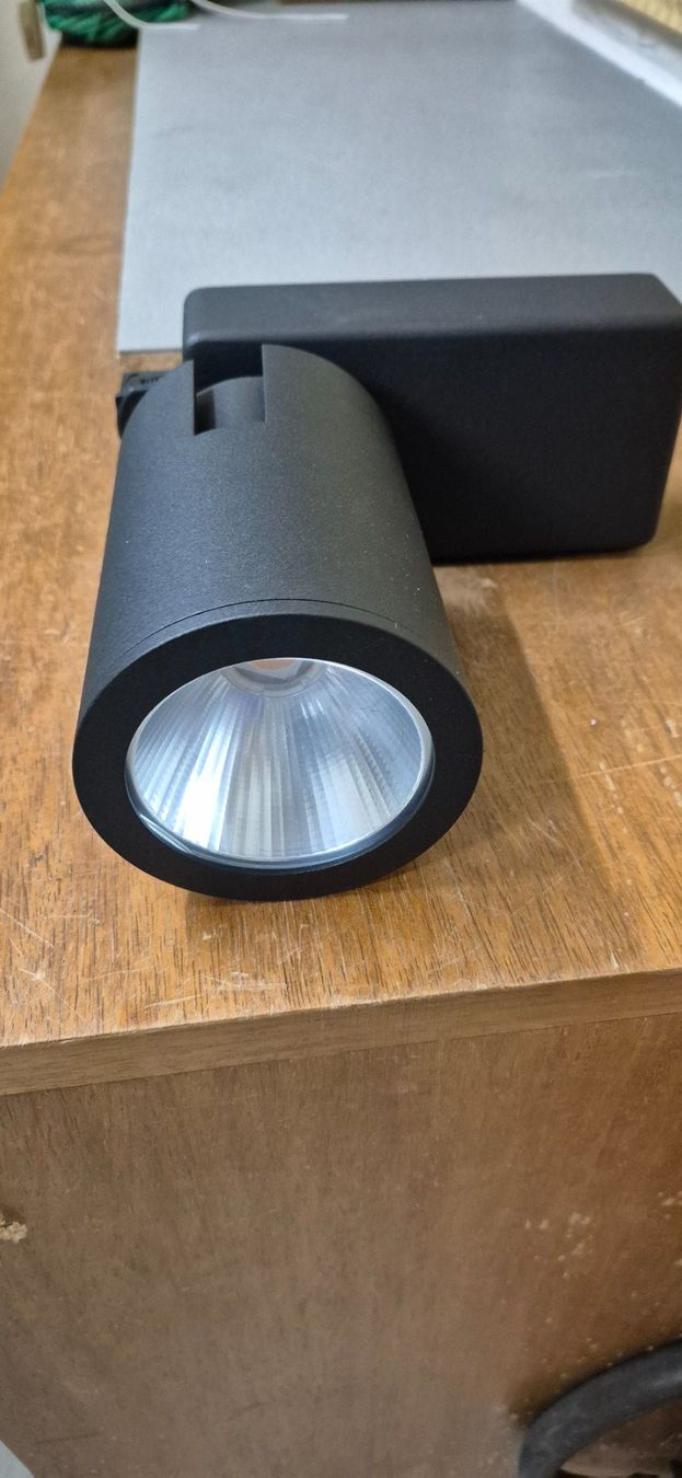 Kronleuchter & Deckenlampen: LED Spot – Gebraucht aus Lyss von HeinigerSport-Lyss