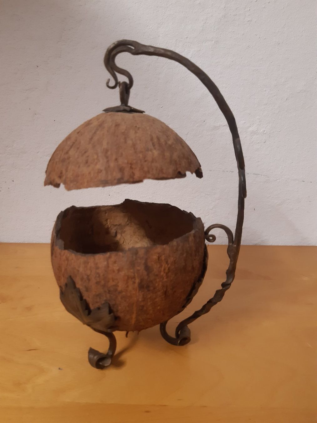 Statuette: Little coconut and iron object – Usato da Verscio venduto da giamma1985 4