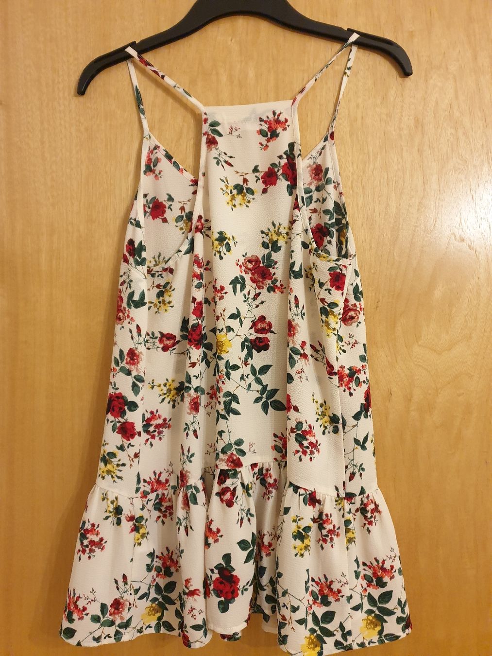Guess T-shirt: Guess top L, neuf, jamais porté,  polyester 97% – Nuovo (secondo la descrizione) da Neuchâtel venduto da Verenas12 1