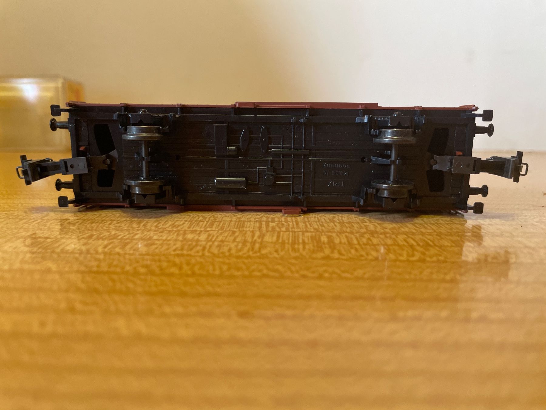 Trix Modellini di ferrovie: Trix Express H0 33578: DB Gedeckter Güterwagen – Usato da Suhr venduto da Daneli7 3