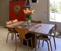 Tisch aus Rohholz  Designer: Thors