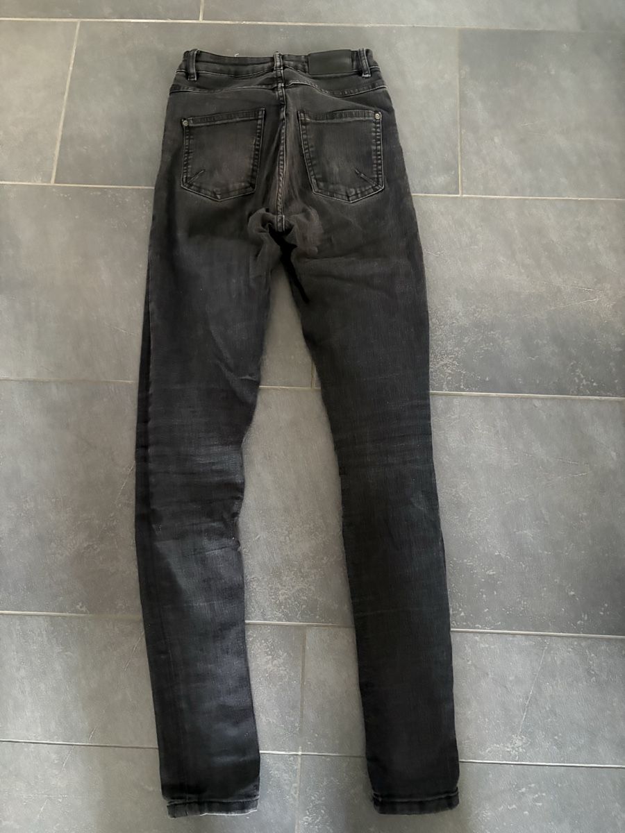 H&M Jeans: Schwarze Skinny Jeans Grösse 36 – Usato da Schwarzenbach SG venduto da Manmar 1