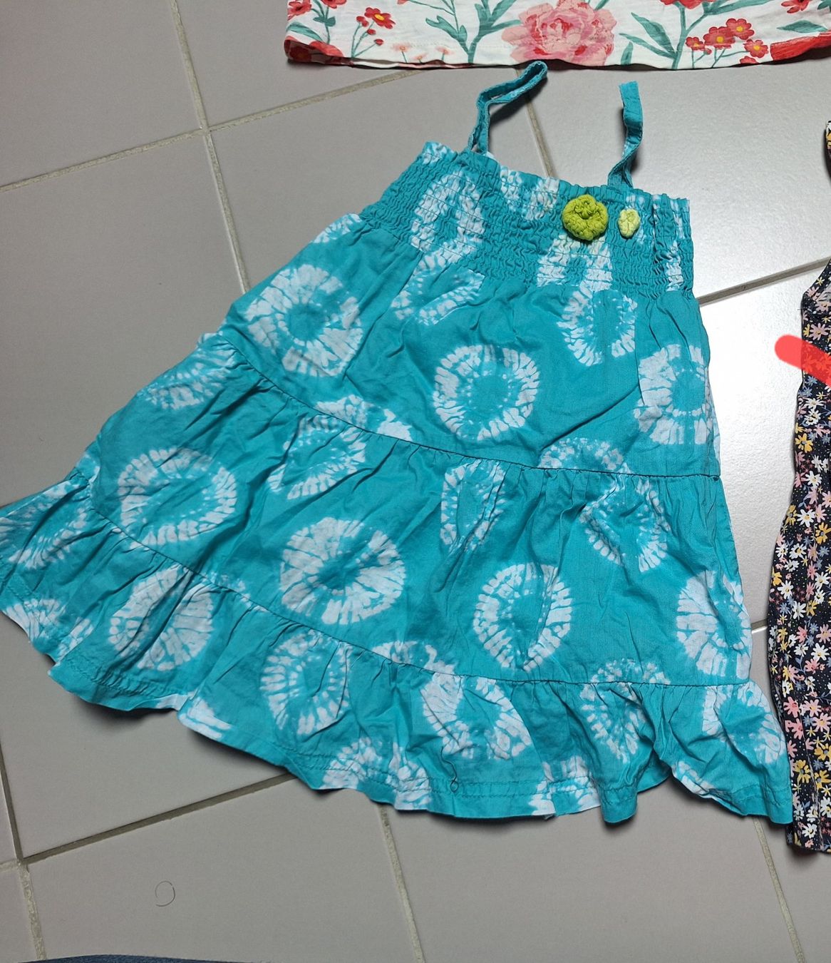 Lotti & Set di vestiti: 3 Kleider Grösse 92 – Usato da Sissach venduto da Nothing123 1