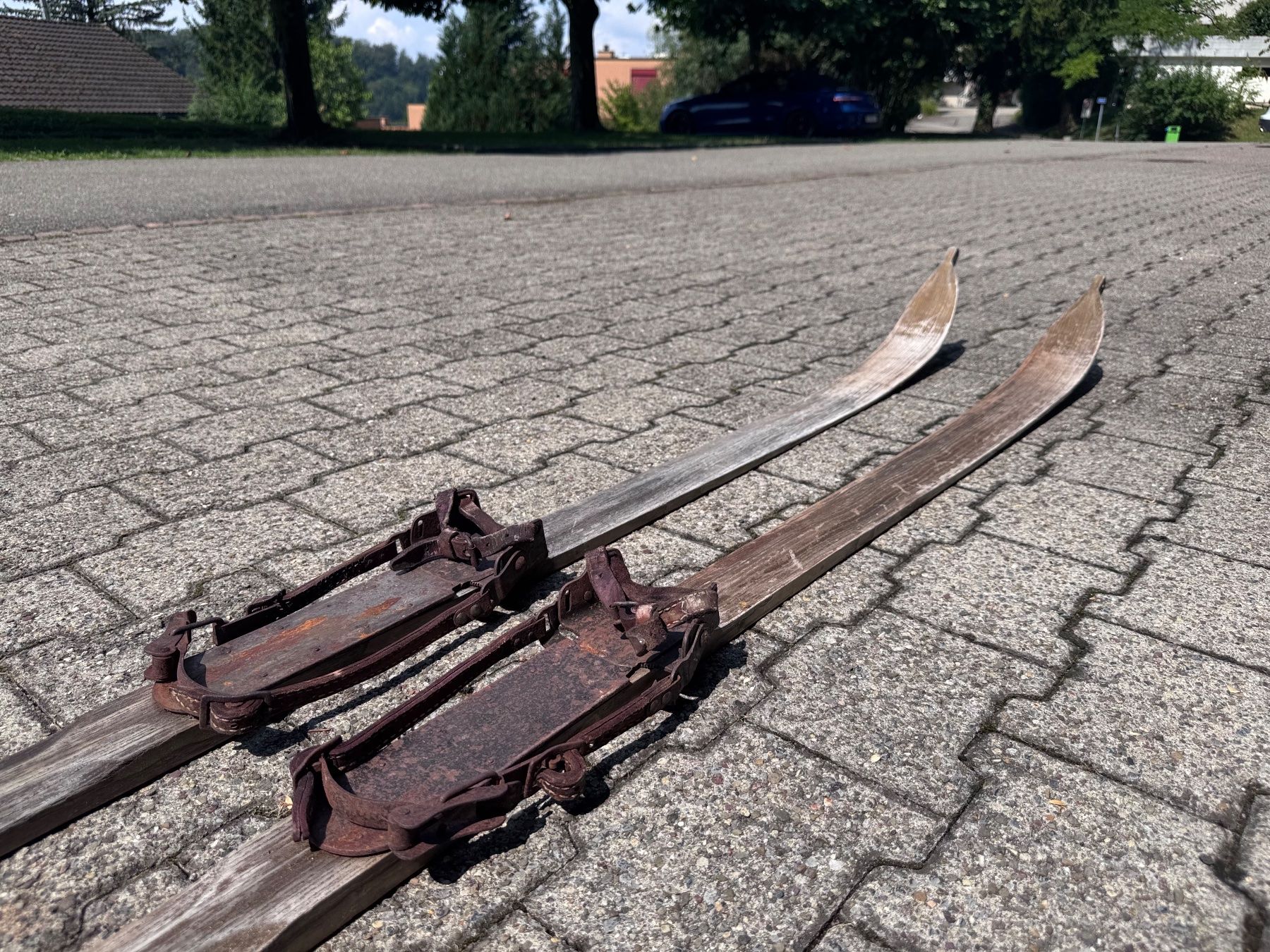 Sci: Antike Skier Holz mit Bindung – Usato da Stallikon venduto da Alexandarveliki 2