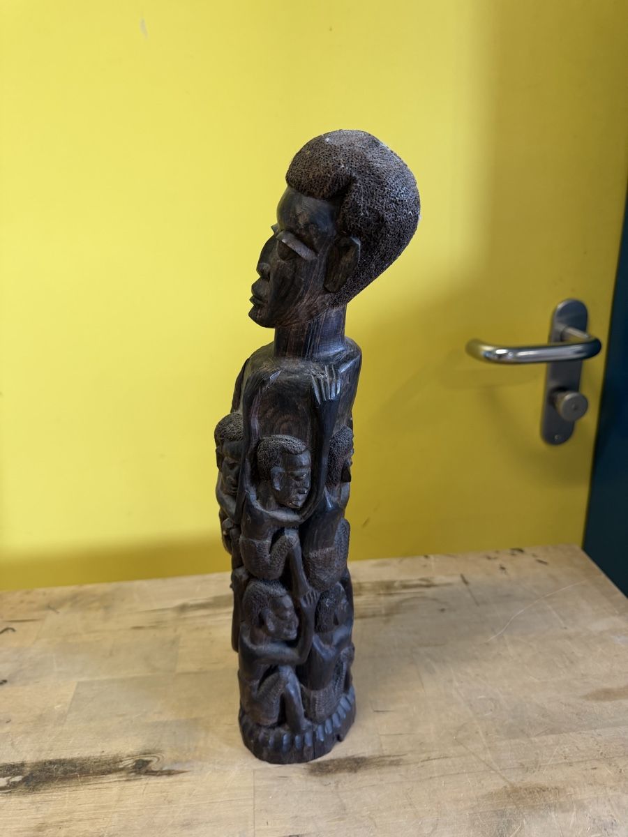 Skulpturen & Statuen: Afrikanische Holzskulptur, Kunsthandwerk, 39cm hoch – Gebraucht aus Strengelbach von RaenAntikDesign 4