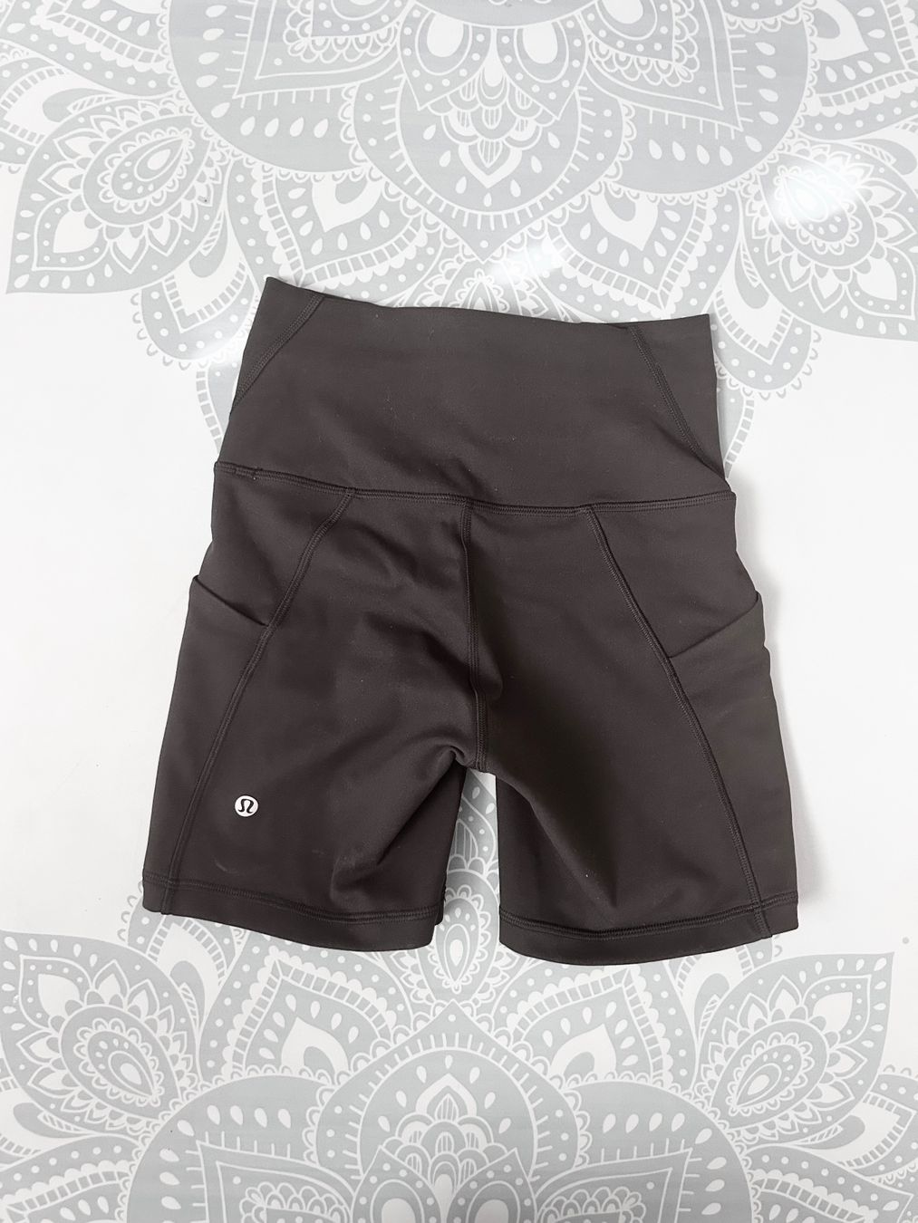 Lululemon Leggings: Lululemon Shorts Gr. 4 mit Taschen – Gebraucht aus Wettingen von Blocksbergler 1