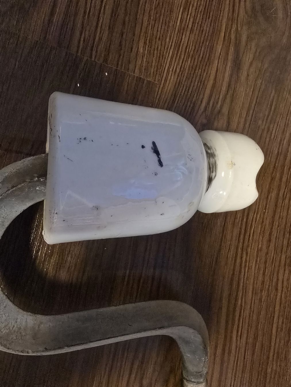 Tutti gli attrezzi: Vintage Industrial Style Hook With Isolator – Usato da Baden venduto da swiss-alps 1