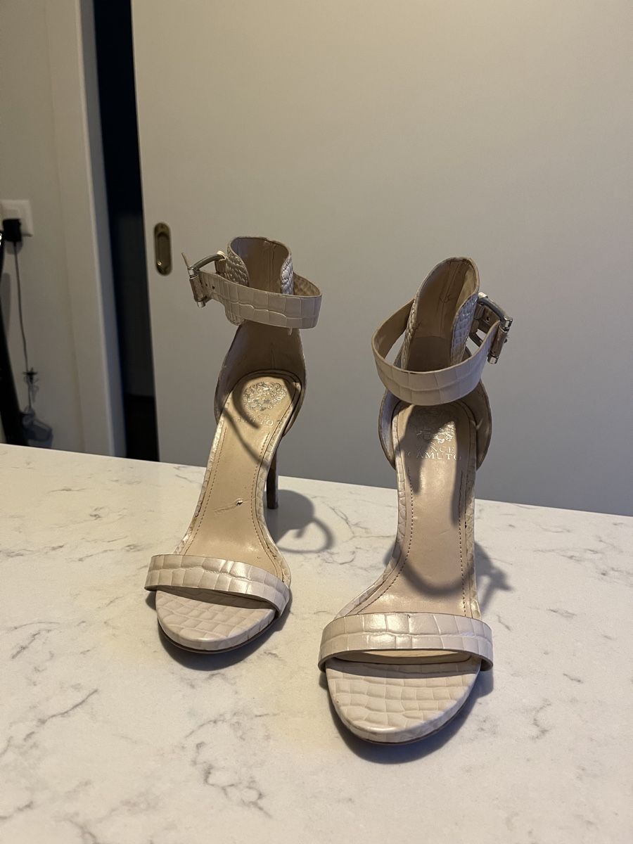Scarpe da donna: Vince Camuto Beige Heels, size 8.5 US – Usato da Mies venduto da nic_yk5d 1