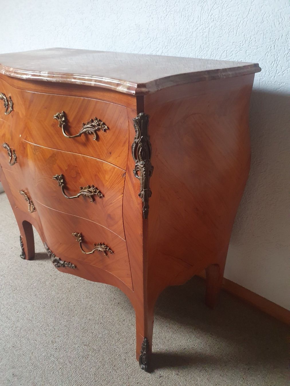 Kommoden: Commode style Louis XV avec plateau en marbre – Gebraucht aus Tramelan von lolopat 1