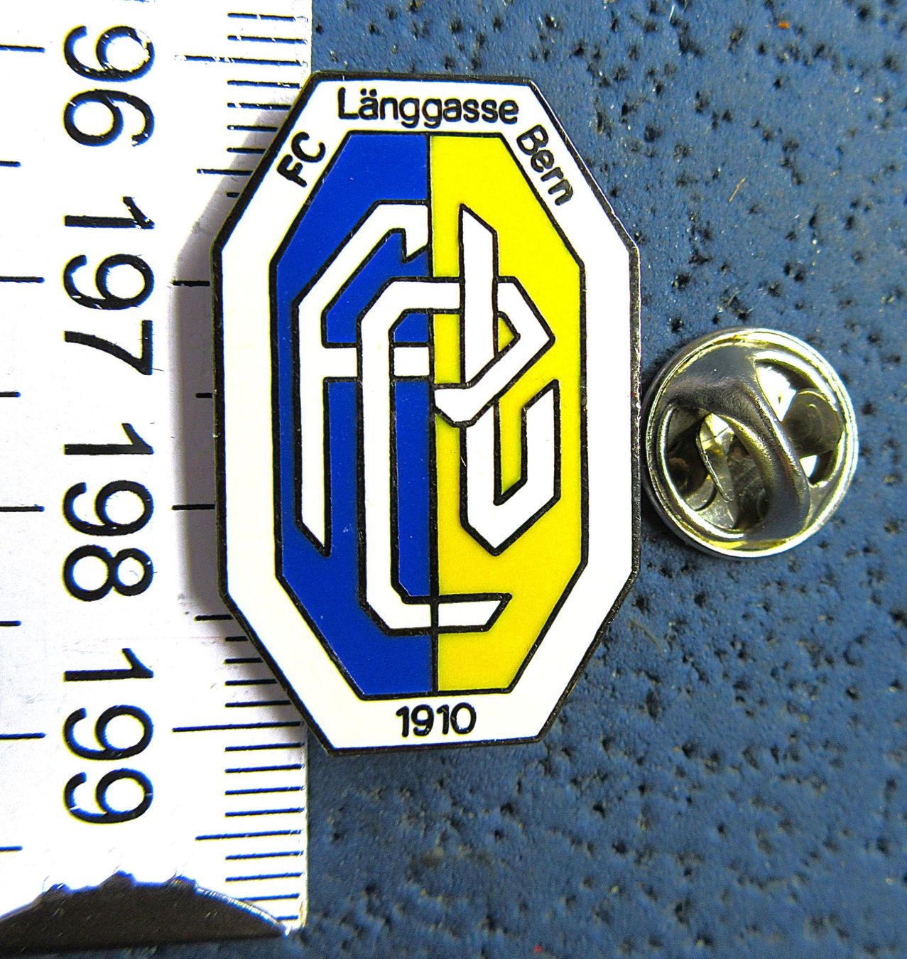 Swiss Placchette & Badge: FUSSBALL PIN BERN FCL 1910 – Usato da Ettingen venduto da Hausi4711