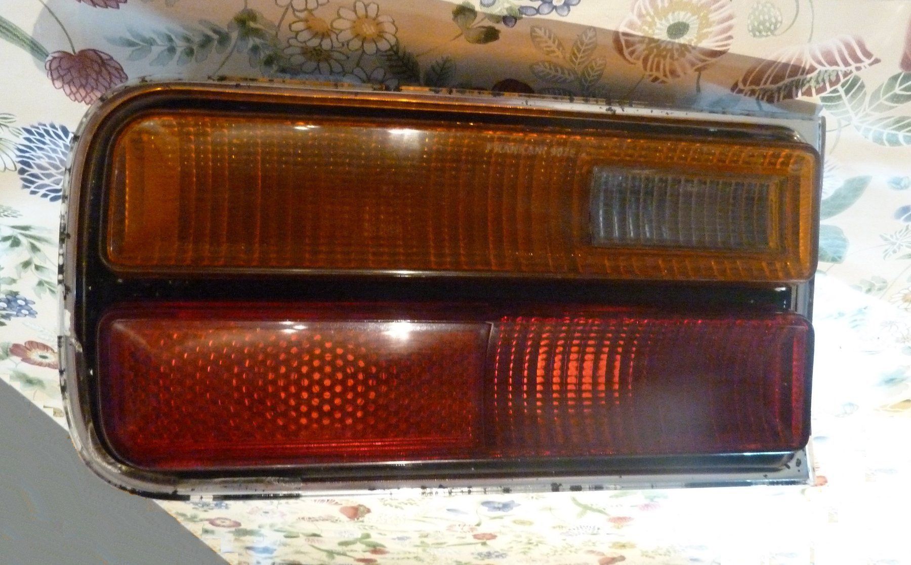 Ford Tutti pezzi di ricambio auto: 1 feux de Ford Capri I – Usato da Russy venduto da Guenefle