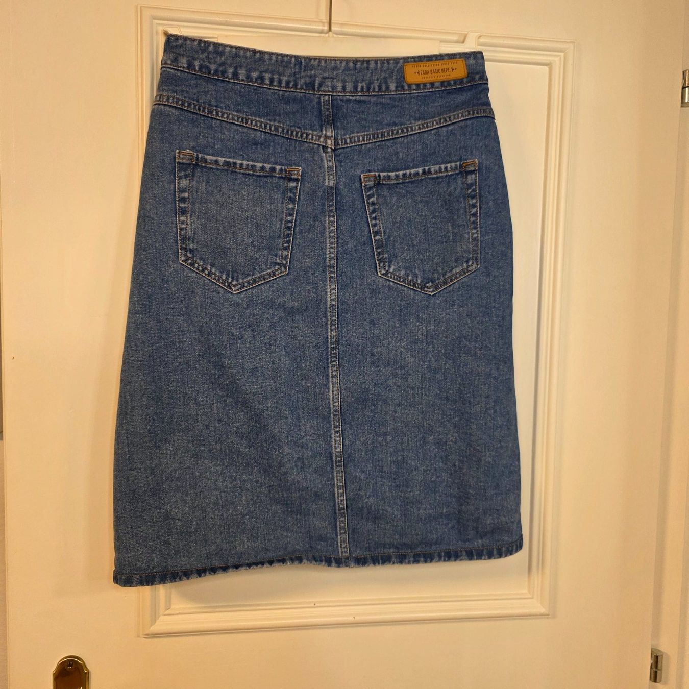 Zara Gonne: ZARA Basic Dept Jeansrock Midi Knopfleiste Denim Gr. M – Usato da Wald ZH venduto da CapLux 2
