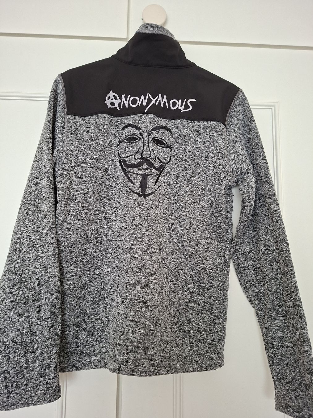 Maglioni & Felpe: Veste polaire Anonymous – Nuovo (secondo la descrizione) da Lutry venduto da Sim_Sta 3