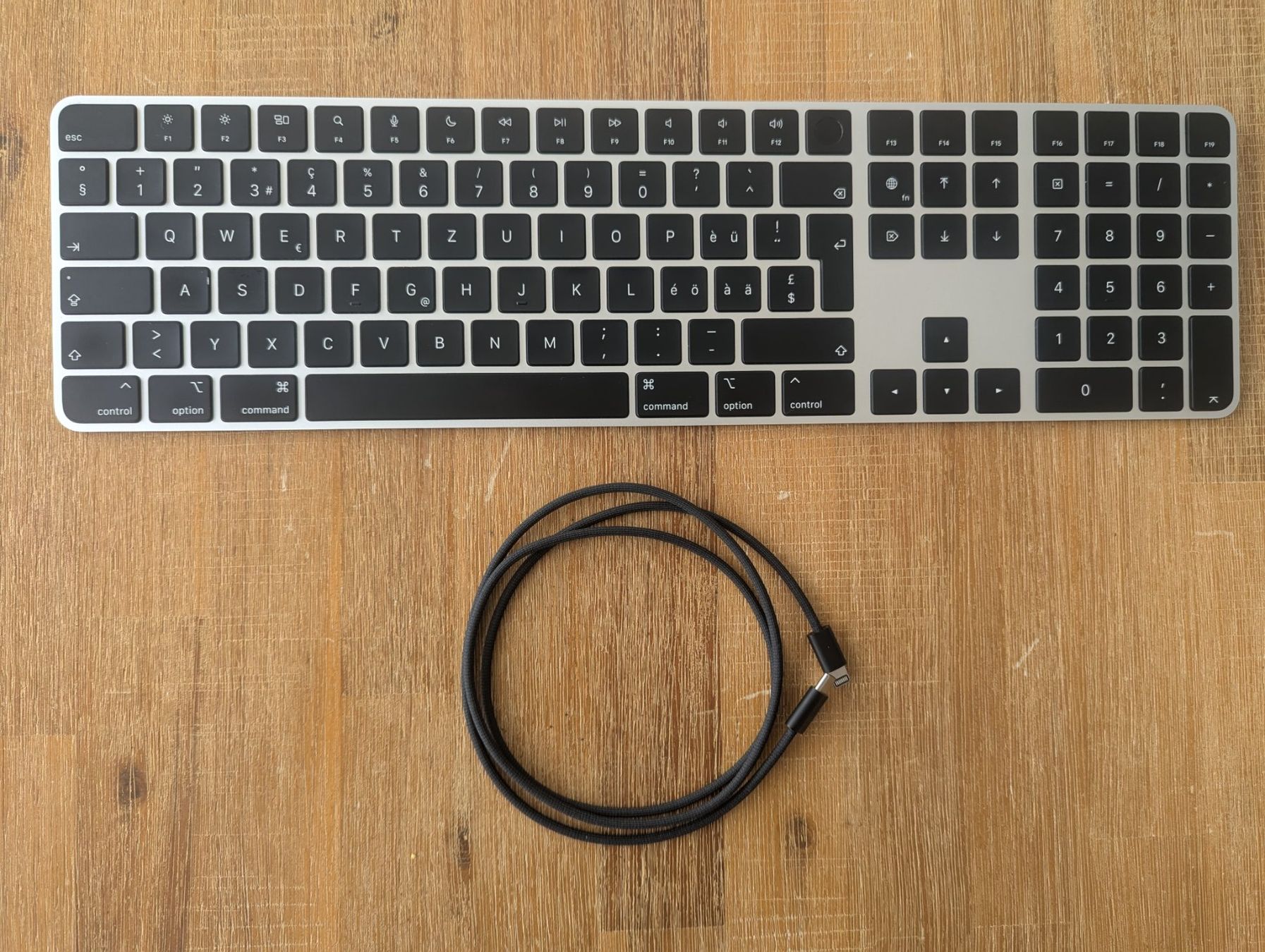 Apple Tastaturen: Apple Magic Keyboard CH mit Touch ID – Gebraucht aus Bern von q-destry