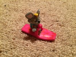 Mausfigur (Ü-Ei)auf Surfbrett (Polly Pocket)