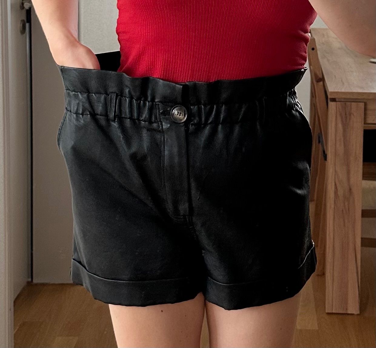Topshop Pantaloni: Lederhose kurz – Usato da Goldach venduto da mariarosapenasa 7
