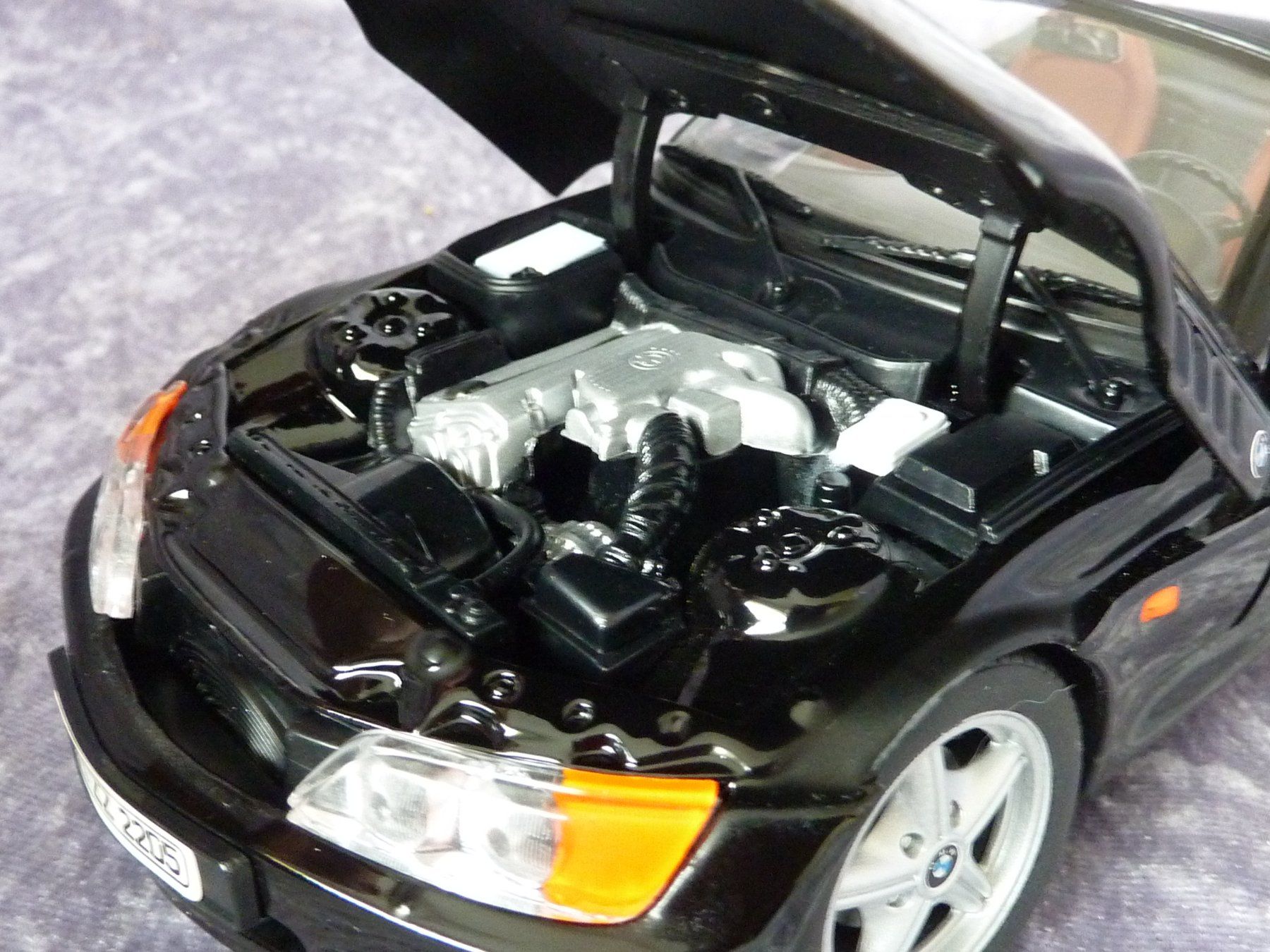 UT Models Modellini d'auto: BMW Z3 Roadster 1:18 – Nuovo (secondo la descrizione) da Dürrenäsch venduto da modellautos4you 7